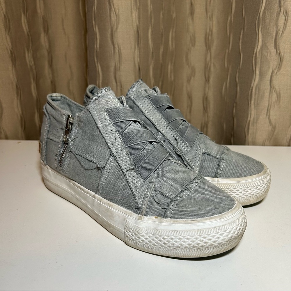 Blowfish Malibu Mamba Women's 7.5 Wedge Gray Side Zipper Hidden Heel Lift